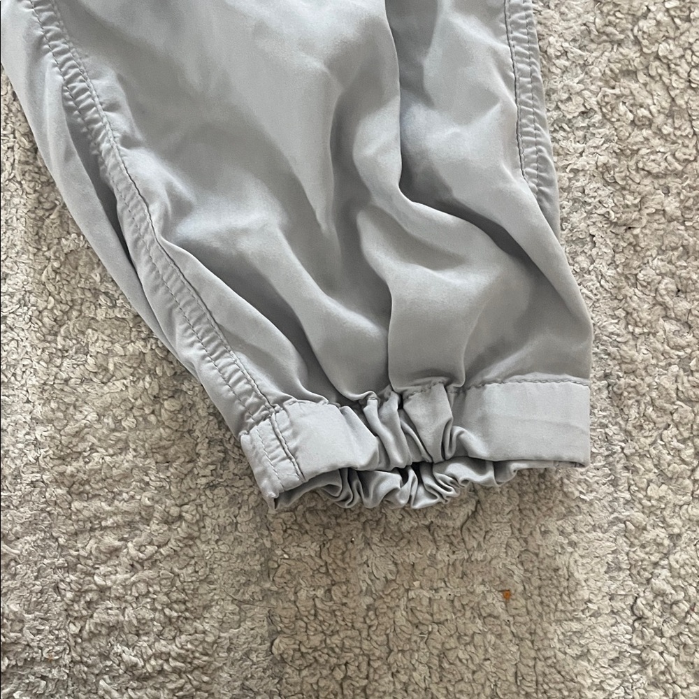 Under Armour Adjustable Elastic Waist Cargo Pockets Gray Travel Joggers Large - Picture 6 of 7